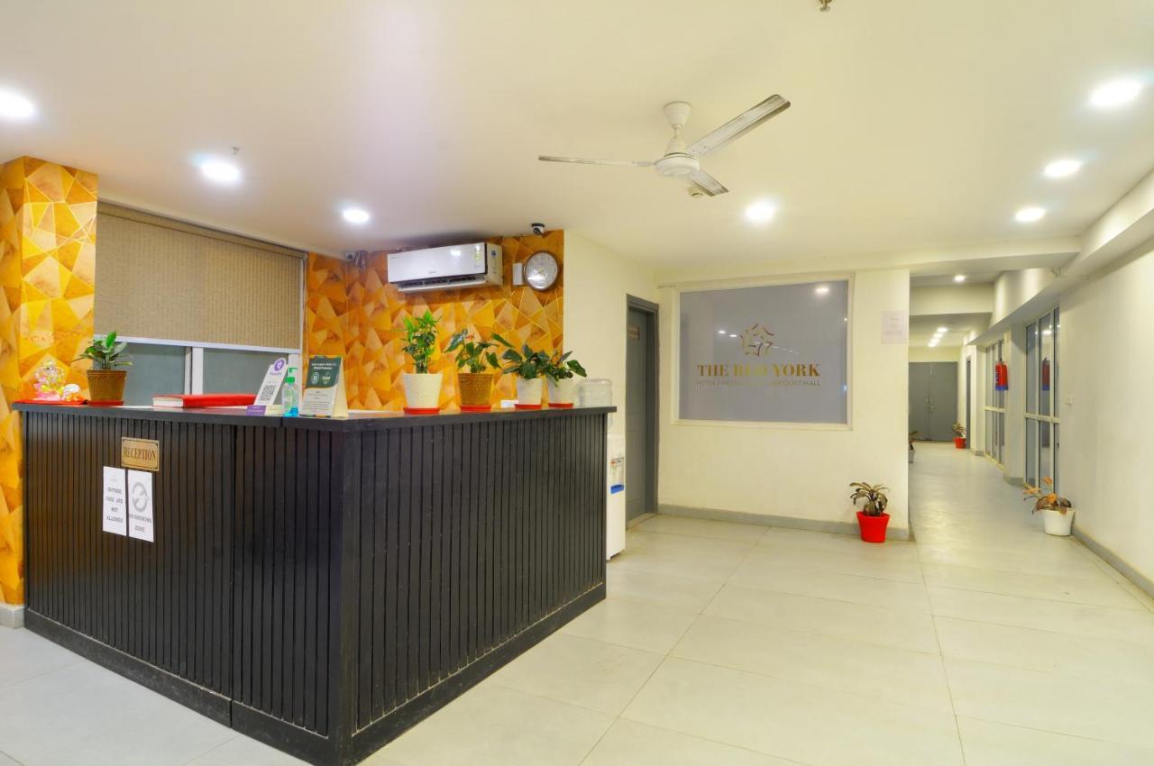 The Red York Hotel Ghaziabad Ngoại thất bức ảnh